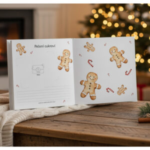 Stránka Pečení cukroví z alba Moje první Vánoce s ilustracemi perníčků a lízátek – vánoční vzpomínkové album od Julie Vanhaber.