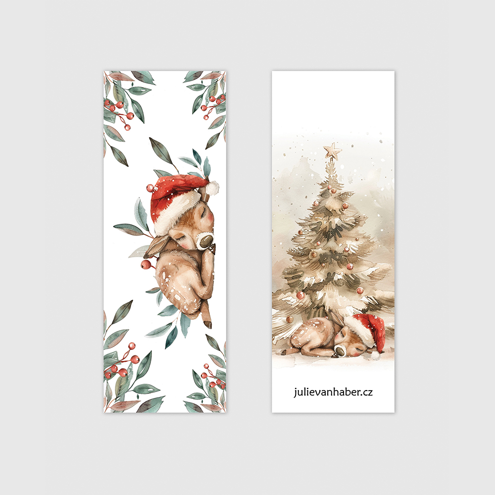 Autorská vánoční záložka od Julie Vanhaber s jemnou ilustrací spícího kolouška v čepičce a vánočního stromečku. Součást limitované edice Moje první Vánoce.