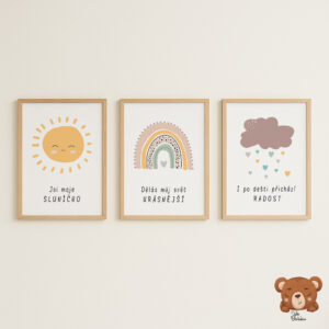 Sada tří dětských plakátů – sluníčko, duha a obláček v jemných pastelových barvách.