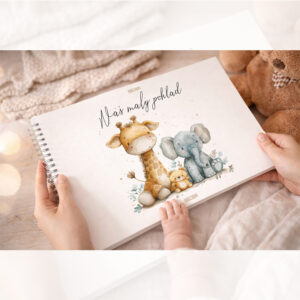 Album Náš malý poklad pro miminko s ilustrací žirafy, slona a medvídka, autorský design Julie Vanhaber