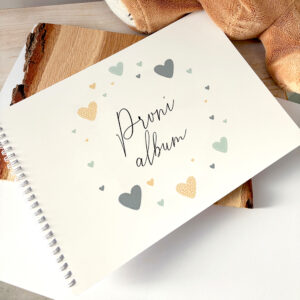 První album pro miminko s jemnými pastelovými srdíčky, autorské dětské fotoalbum Julie Vanhaber