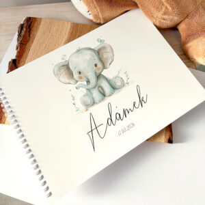 Personalizované první album pro miminko se jménem dítěte a ilustrací roztomilého slonečka na obálce, vzpomínkové fotoalbum na první fotografie a milníky dítěte.