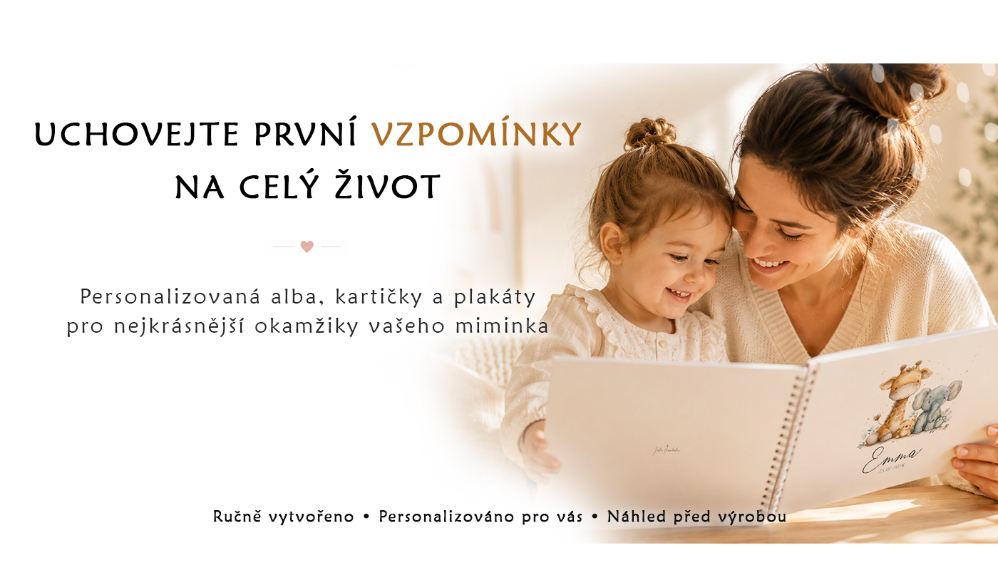Maminka s dítětem si prohlížejí personalizované album